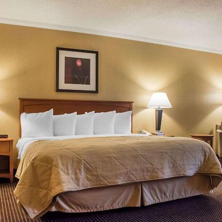 Clarion Hotel & Suites Riverfront Oswego Exteriör bild