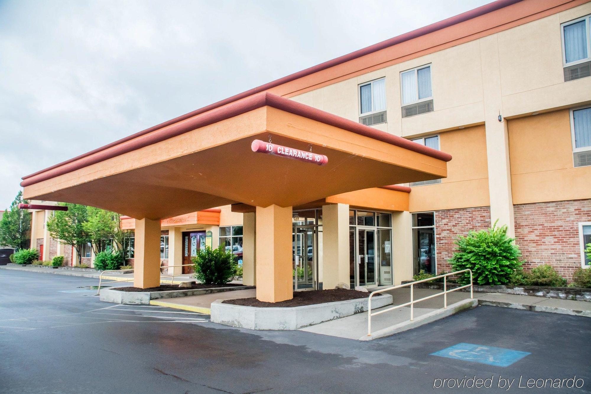 Clarion Hotel & Suites Riverfront Oswego Exteriör bild