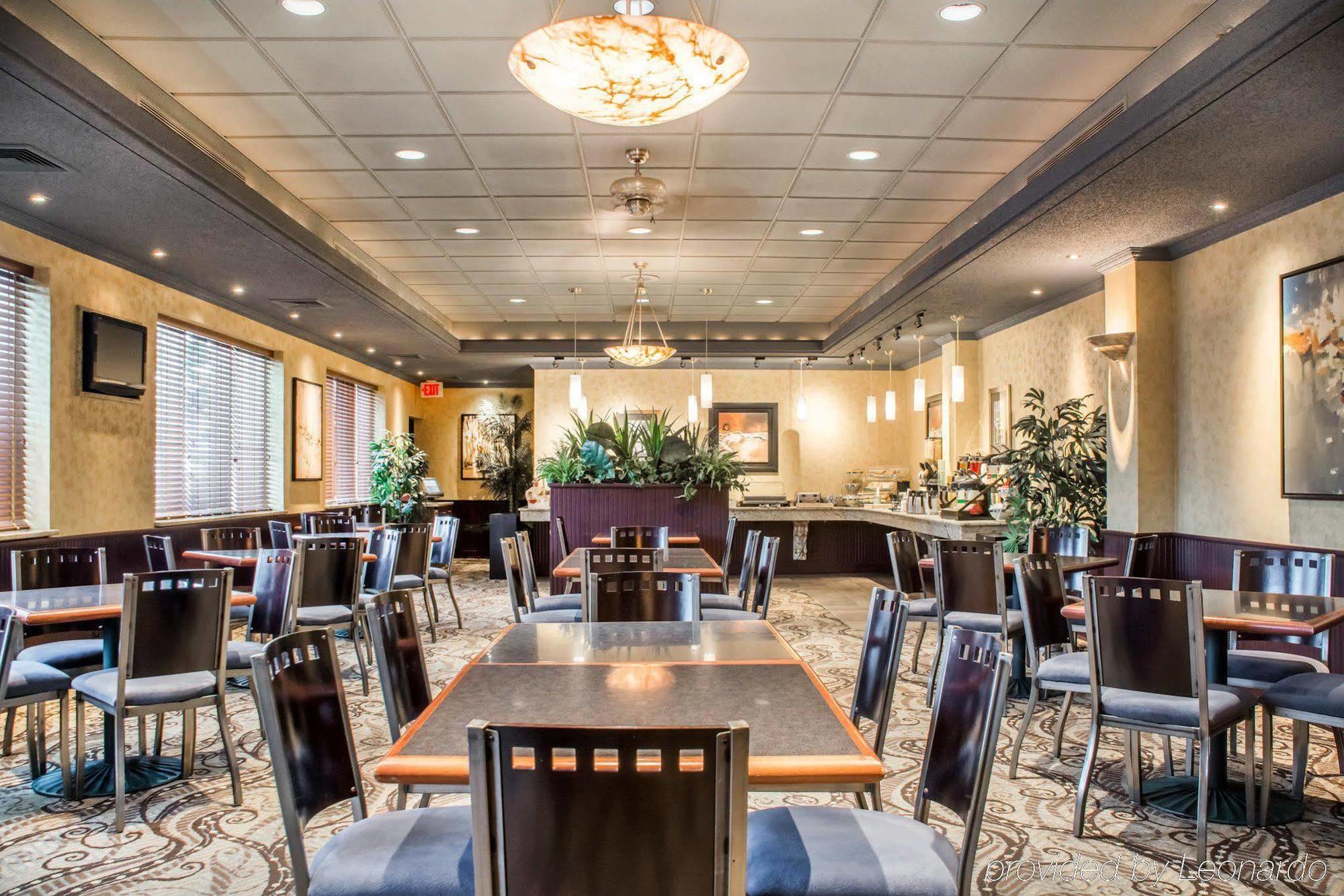 Clarion Hotel & Suites Riverfront Oswego Exteriör bild