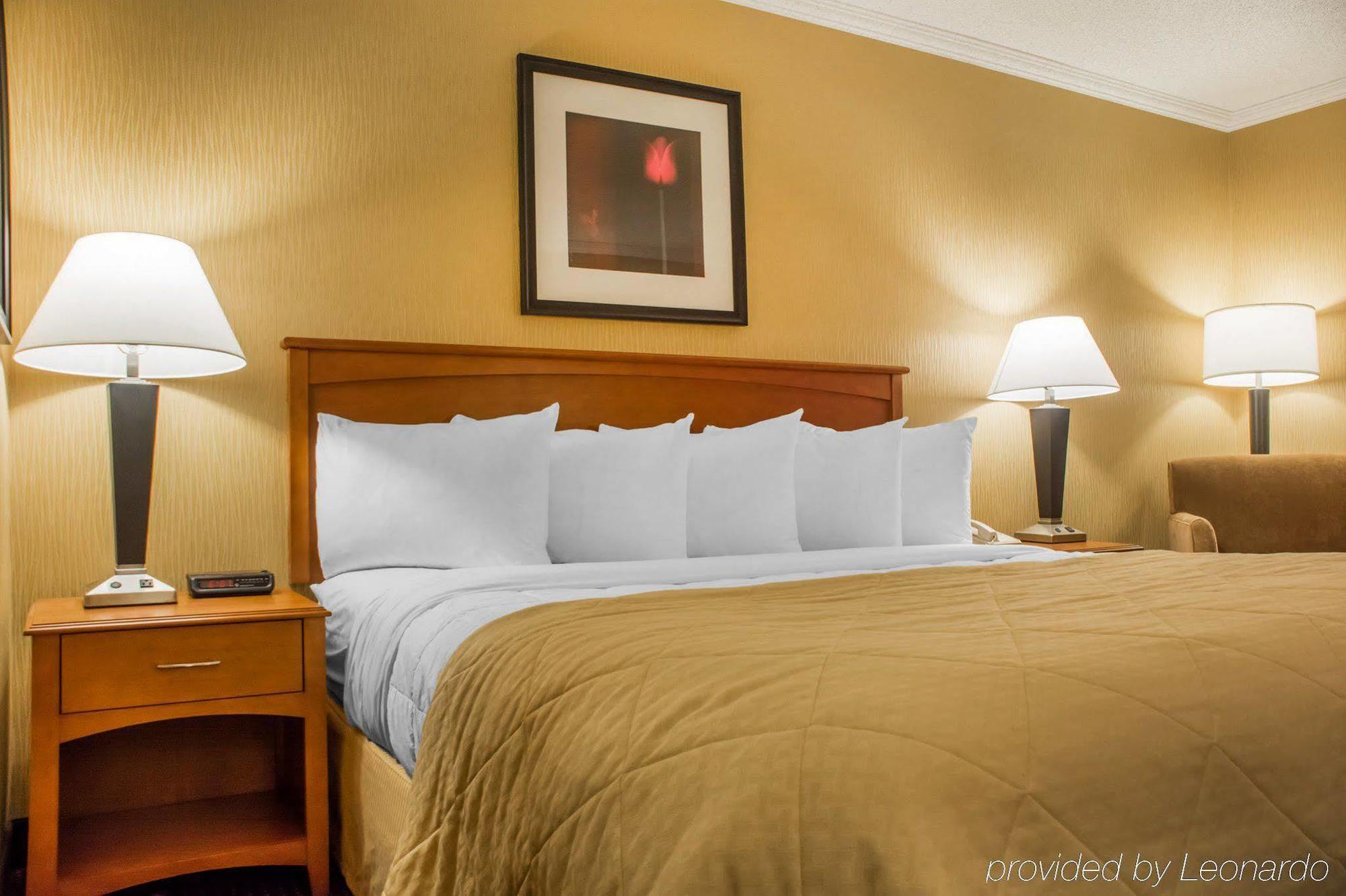 Clarion Hotel & Suites Riverfront Oswego Exteriör bild