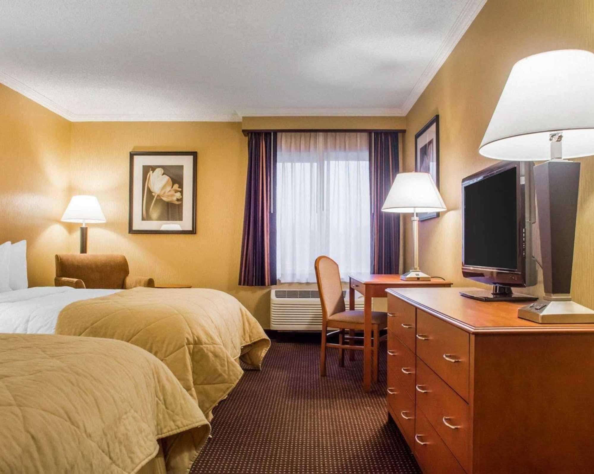 Clarion Hotel & Suites Riverfront Oswego Exteriör bild