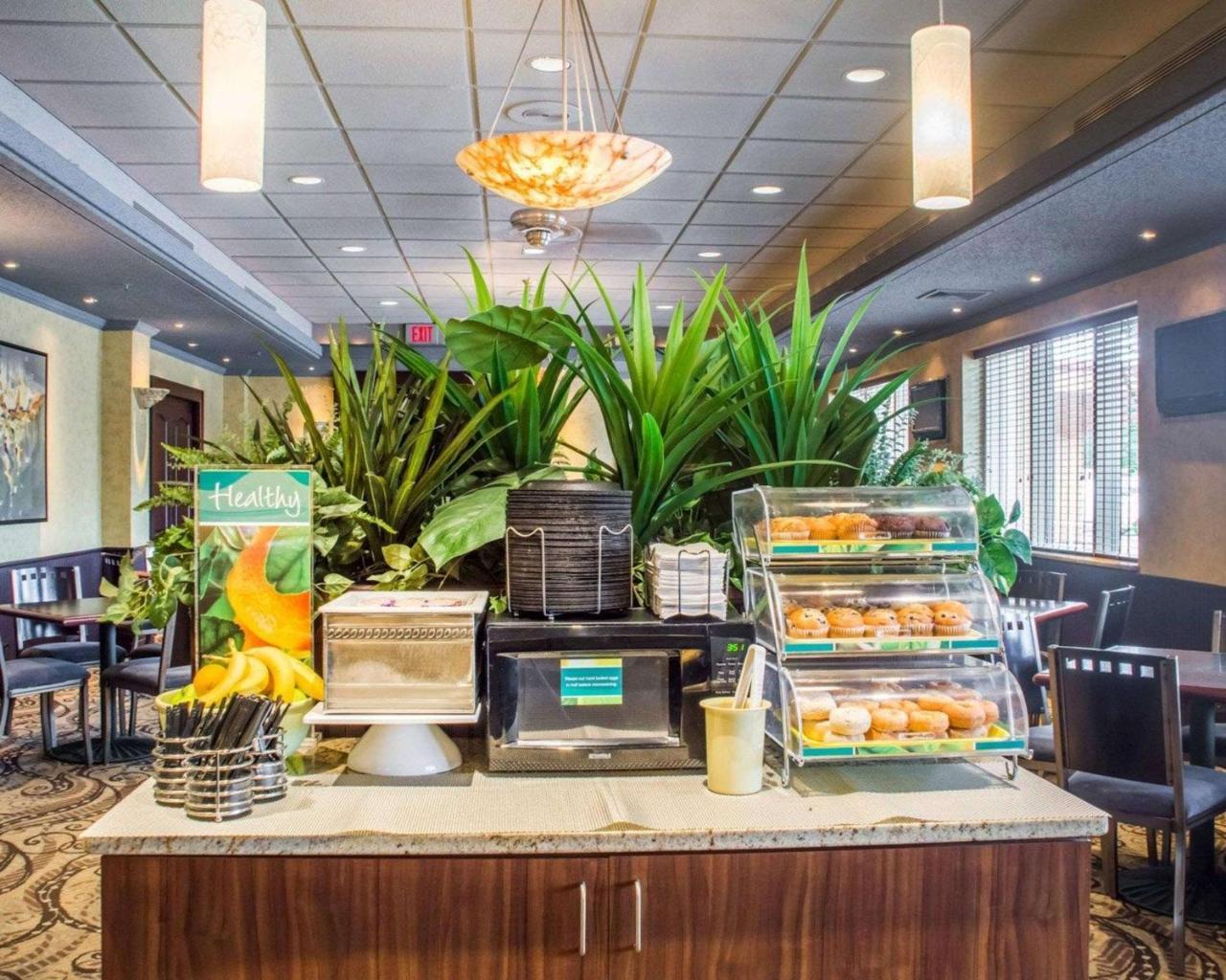 Clarion Hotel & Suites Riverfront Oswego Exteriör bild