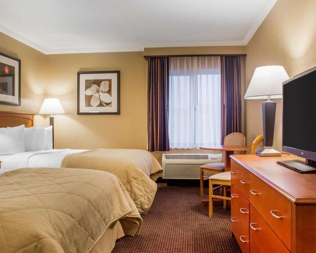 Clarion Hotel & Suites Riverfront Oswego Exteriör bild
