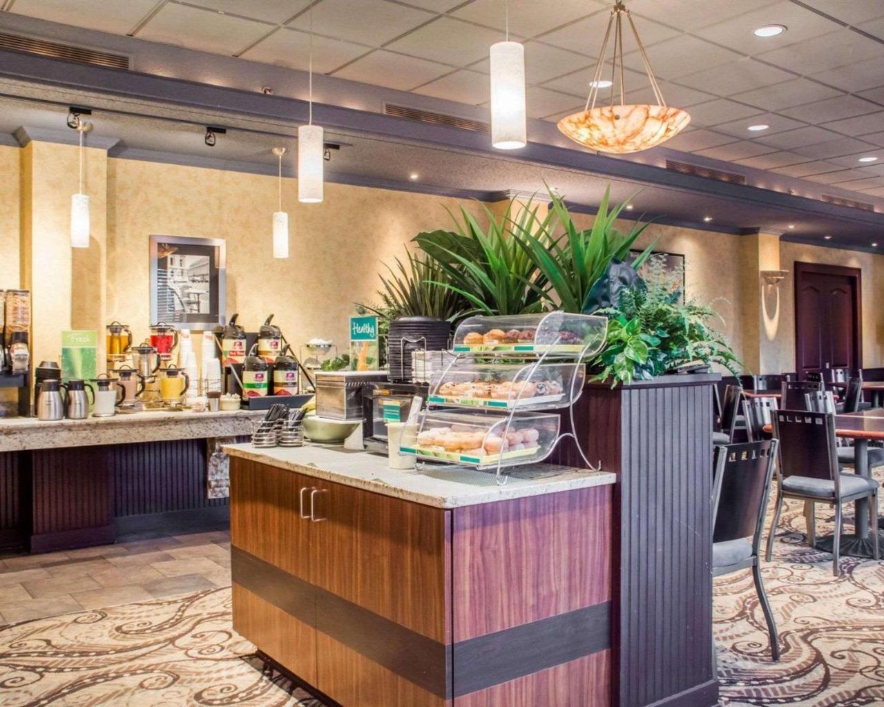 Clarion Hotel & Suites Riverfront Oswego Exteriör bild